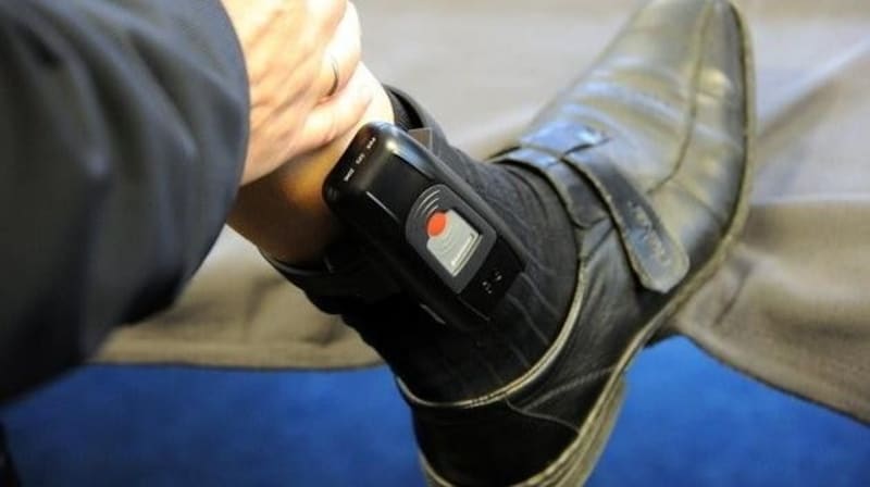 The anklet is gone (symbolic image). (Bild: dpa/Carsten Rehder)