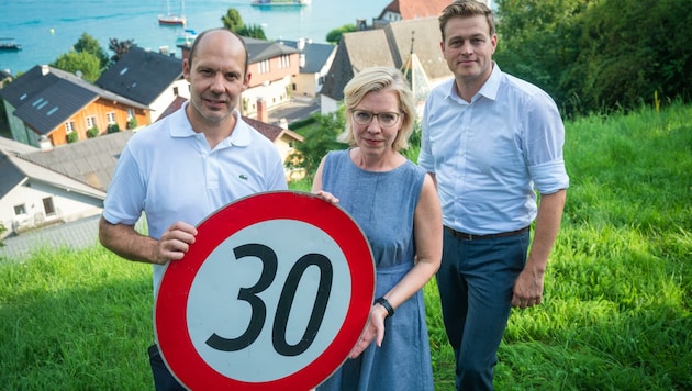 Sie wollen, dass Kommunen selbst 30er-Beschränkungen verhängen können: Rudi Hemetsberger, Leonore Gewessler und Stefan Kaineder (von links). (Bild: BMK/Cajetan Perwein)