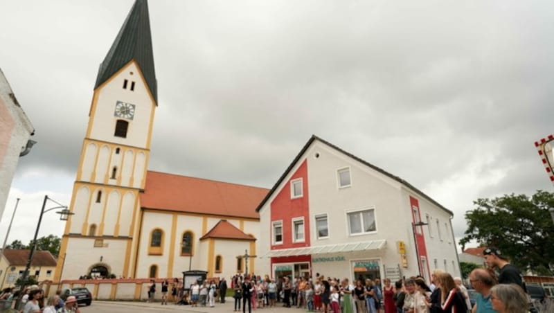 In der Pfarrkirche Sünching (Deutschland) wurde geheiratet. (Bild: People Picture/Jens Hartmann)