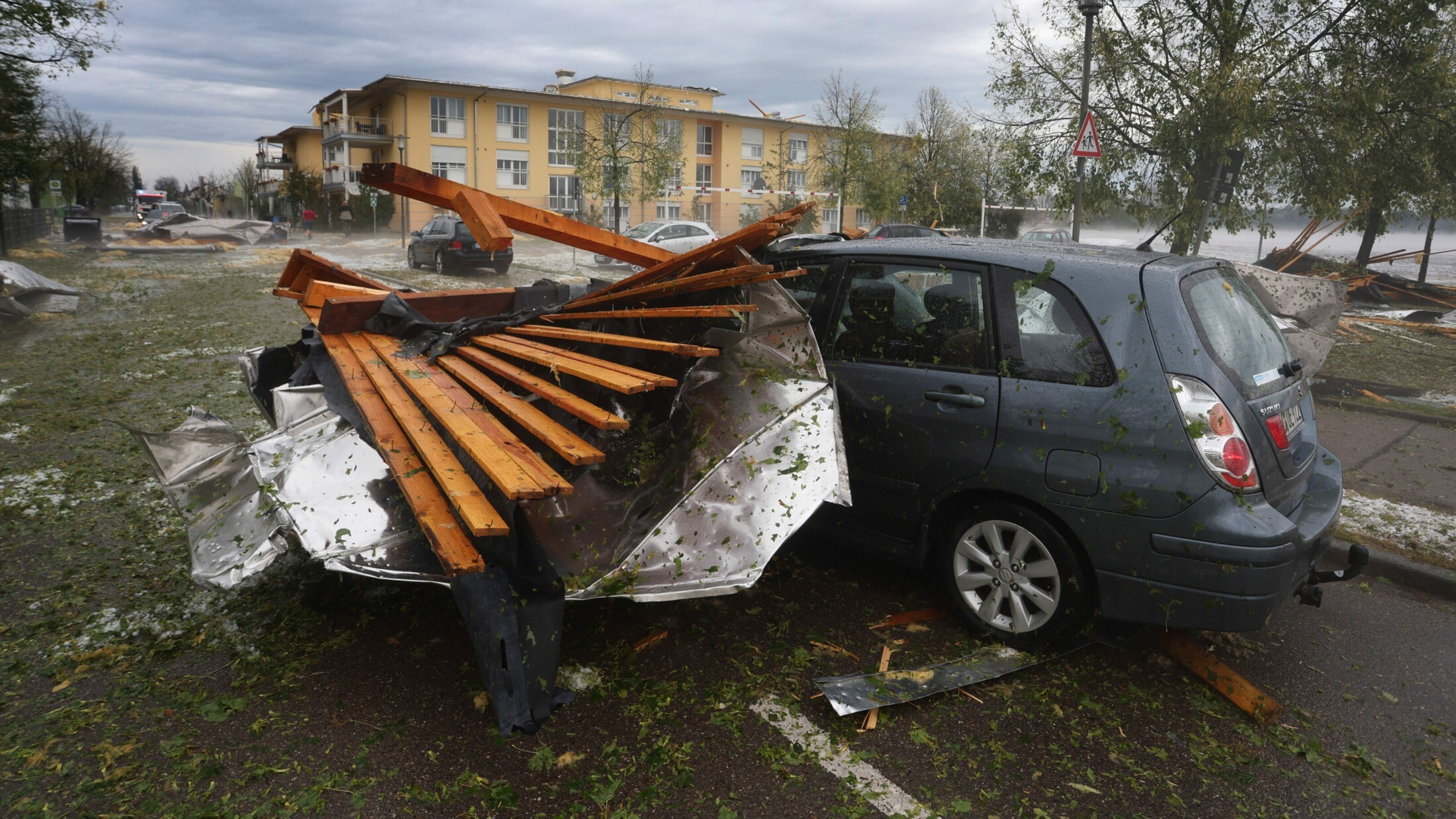 Heftige Unwetter - Bayern: Sturm Riss Bierzelt Um – 12 Verletzte | Krone.at