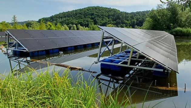 Seitens der Wissenschaft sieht man die sogenannten Floating-PV-Anlagen als ein „Nischenthema in Österreich“. (Bild: APA/KATHARINA DOLESCH)