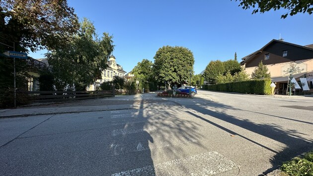 Die Zebrastreifen vor der Volksschule im Strobler Ortszentrum wurden aufgelassen (Bild: zVg)