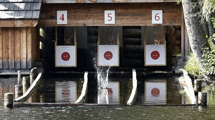 Bei den Wasserscheiben wird nicht auf die Scheibe selbst, sondern auf den Prebersee gezielt.