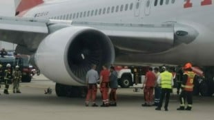 Ein „Krone“-Leser hat kurz nach der Landung diese Fotos von der betroffenen Boeing 767-300 gemacht. (Bild: „Krone“-Leserreporter)