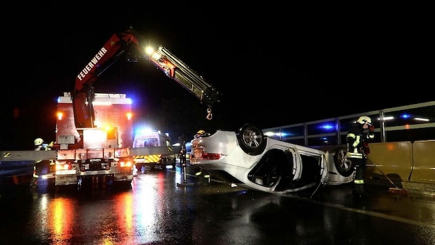 Der Luxuswagen nahm durch den Crash ordentlich Schaden. (Bild: shourot maurice)