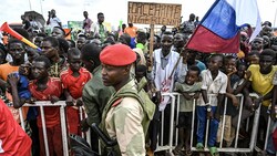 Die Situation im Niger ist angespannt. Wie reagiert Frankreich, wie die neuen Machthaber in Niamey? (Bild: APA/AFP)