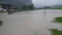 Am Montagvormittag kam es im Ötztal schon zu Überschwemmungen. (Bild: Freiwillige Feuerwehr Längenfeld)
