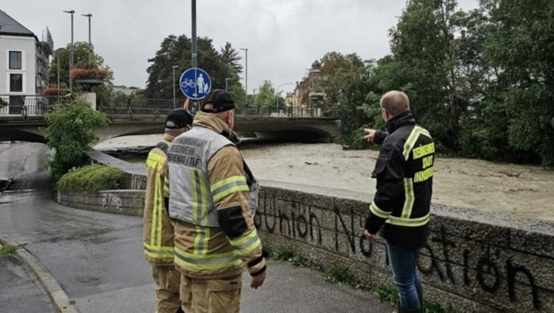 Lokalaugenschein an der Sill. (Bild: Stadt Innsbruck)