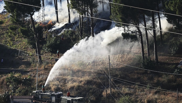 Bereits Ende Juli wurde Sizilien von Waldbränden geplagt. (Bild: LaPresse)