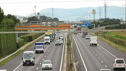 Starker Verkehr auf der A9 am Montagvormittag (Bild: Christian Jauschowetz)