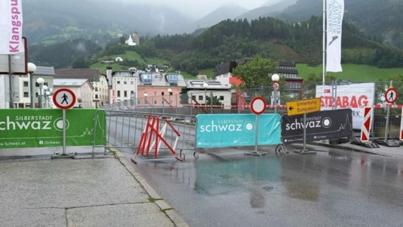 Die Steinbrücke wurde gesperrt. (Bild: Manuel Schwaiger)