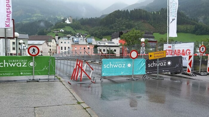 Die Steinbrücke wurde gesperrt.