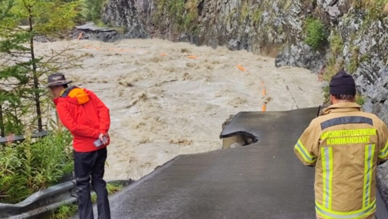 In Sölden wurde sogar ein Notweg weggerissen. (Bild: zoom.tirol)