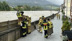 Auch in Rattenberg im Tiroler Unterland wurde am Montag der Hochwasserschutz hochgefahren. (Bild: zoom.tirol)