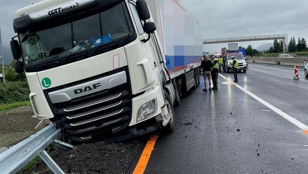Der Sattelschlepper endete als Totalschaden. (Bild: Maurice Shourot)