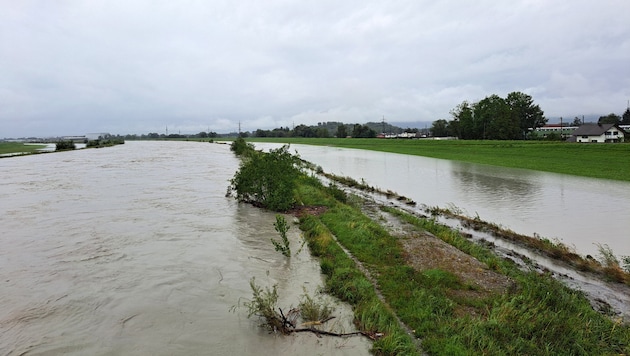 Some of the Rhine forelands have already had to be closed. (Bild: APA/JOCHEN HOFER)