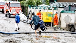 Weil es über Nacht nicht mehr so stark geregnet hat, beginnen im Pongau wie hier in Bischofshofen und Pinzgau die Aufräumarbeiten. (Bild: Gerhard Schiel)