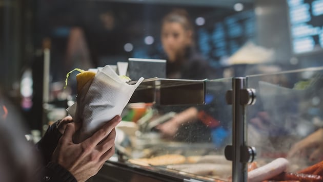 The incident took place at a snack bar in Vienna's city center (symbolic image). (Bild: Anze Furlan - adobe.stock.com)