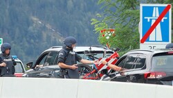 Nach dem Überfall wurde in Tirol eine Alarmfahndung ausgelöst. Diese verlief erfolglos. (Bild: Birbaumer Johanna, Krone KREATIV)