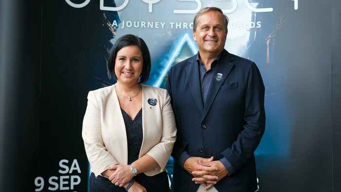 Stefanie Christina Huber, Vorstandsvorsitzende der Sparkasse OÖ mit Dietmar Kerschbaum, ...