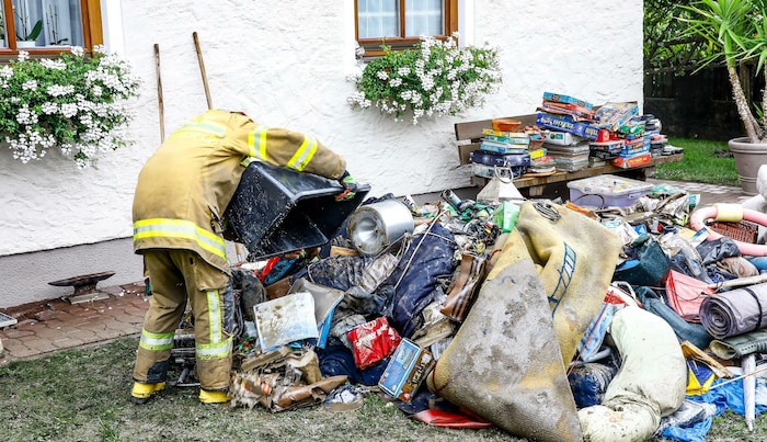Mehr als 1500 Mann der Feuerwehren waren im Dauereinsatz.