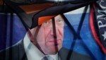 Ein Porträt von Jewgeni Prigoschin an einer informellen Gedenkstätte in der Nähe des Kremls in Moskau (Bild: The Associated Press)