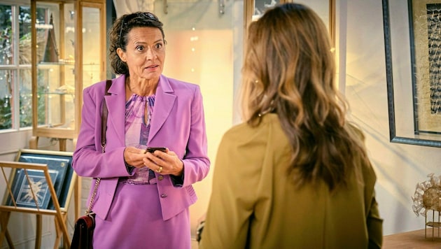 Ulrike Folkerts ermittelt im neuen „Tatort“ „undercover “- getarnt als wohlhabende Dame. (Bild: ORF/ARD/SWR Benoit Linder)
