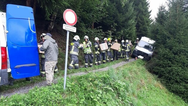 Florianijünger beim Pakete-Schupfen (Bild: Feuerwehr Schruns)
