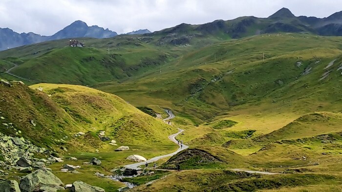 Auf dem idyllischen Weg zur Heilbronner Hütte