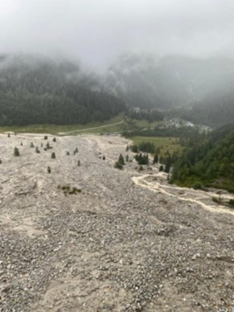 Nach dem Hochwasser in Rauris hat sich die Wildbach- und Lawinenverbauung Pinzgau mittels Hubschrauberflug und Begehung einen Überblick verschafft. (Bild: WLV/Gebhard Neumayr)