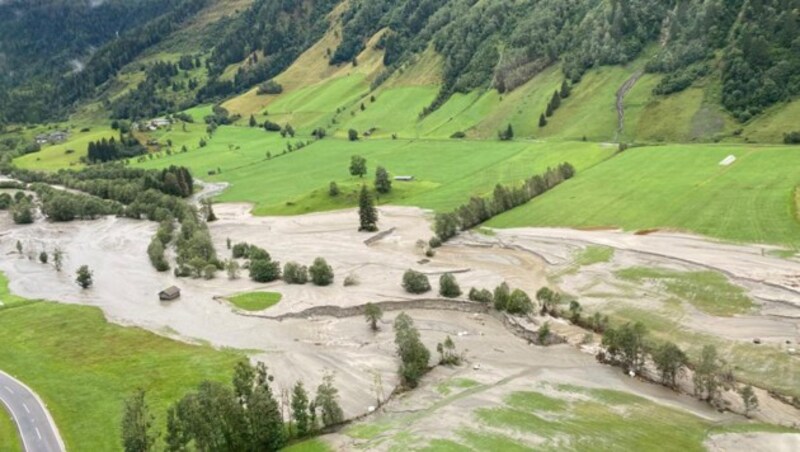 Nach dem Hochwasser in Rauris hat sich die Wildbach- und Lawinenverbauung Pinzgau mittels Hubschrauberflug und Begehung einen Überblick verschafft. (Bild: WLV/Gebhard Neumayr)