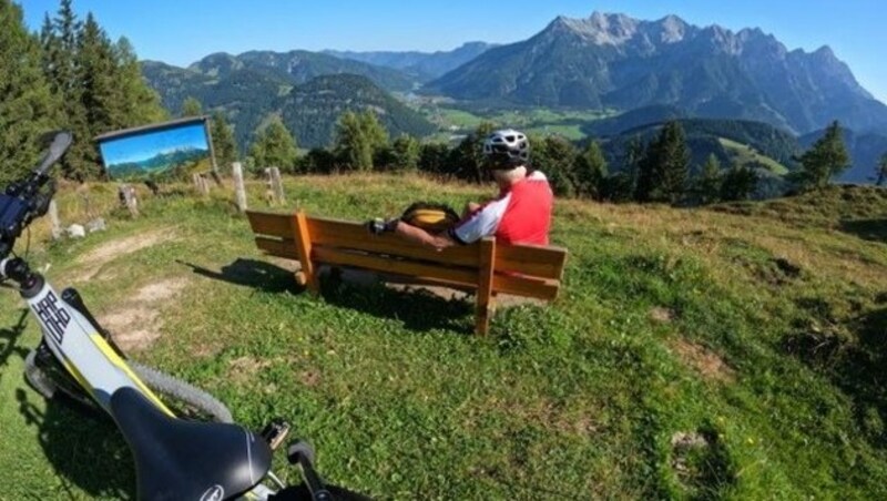 Rast mit tollem Blick zu den Loferer Steinbergen im benachbarten Salzburg. (Bild: Toni Silberberger)