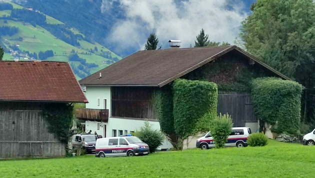 Die Polizei war damals rasch beim Tatort, die Räuber entkamen aber trotz eingeleiteter Alarmfahndung. (Bild: ZOOM.TIROL)