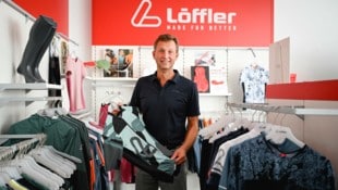 Otto Leodolter zeigt, warum seine Kleidung den hohen Preis Wert ist. (Bild: Markus Wenzel)