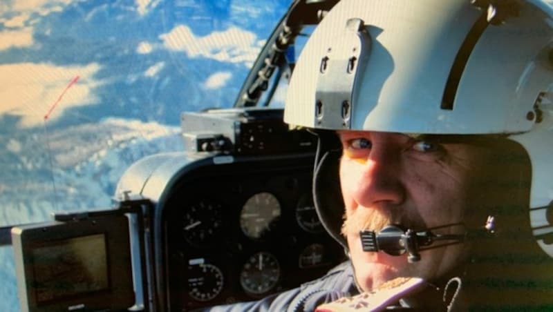 Der Hubschrauber sollte Krafuß nie ganz los lassen. Polizei, Innenministerium, Bundesheer - tausende Male saß er im Cockpit. (Bild: Privat)