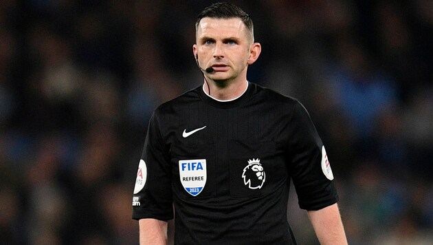 Schiedsrichter Michael Oliver (Bild: APA/AFP/Oli SCARFF)