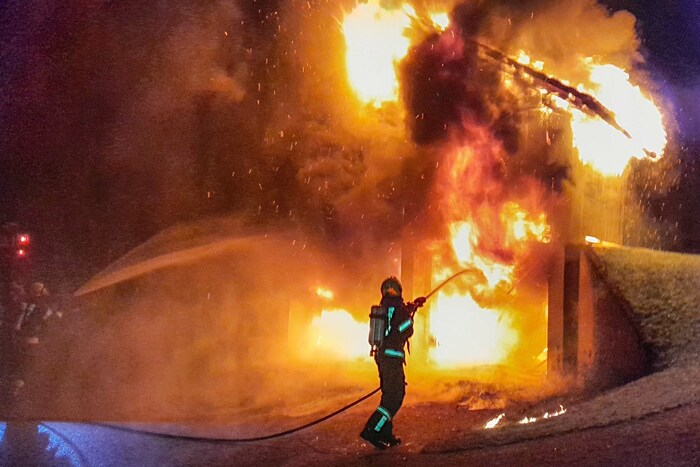 Die Garage stand in Vollbrand.