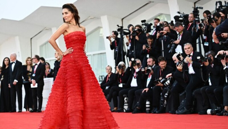 Caterina Murino grüßte in der Eröffnungsrede die Streikenden. (Bild: APA/AFP/GABRIEL BOUYS)