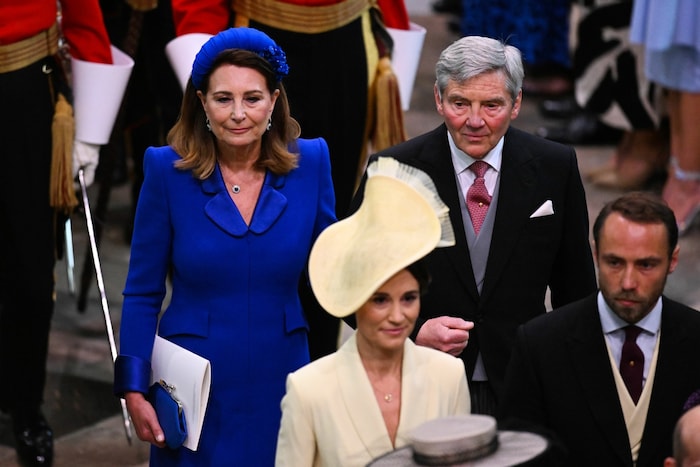 Carole und Michael Middleton, die Eltern von Kate, und Pippa Matthews und James Middleton, die ...