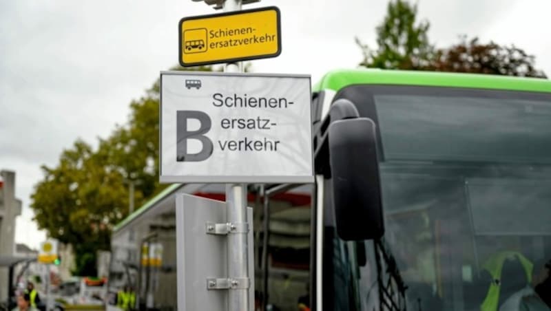 Immer wieder kommt es auch beim Schienenersatzverkehr zu Verspätungen und Ausfällen. (Bild: Imre Antal)