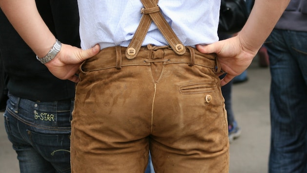 Bei dem Angriff trug der Steirer Lederhose. (Bild: Anja Liefting - stock.adobe.com)