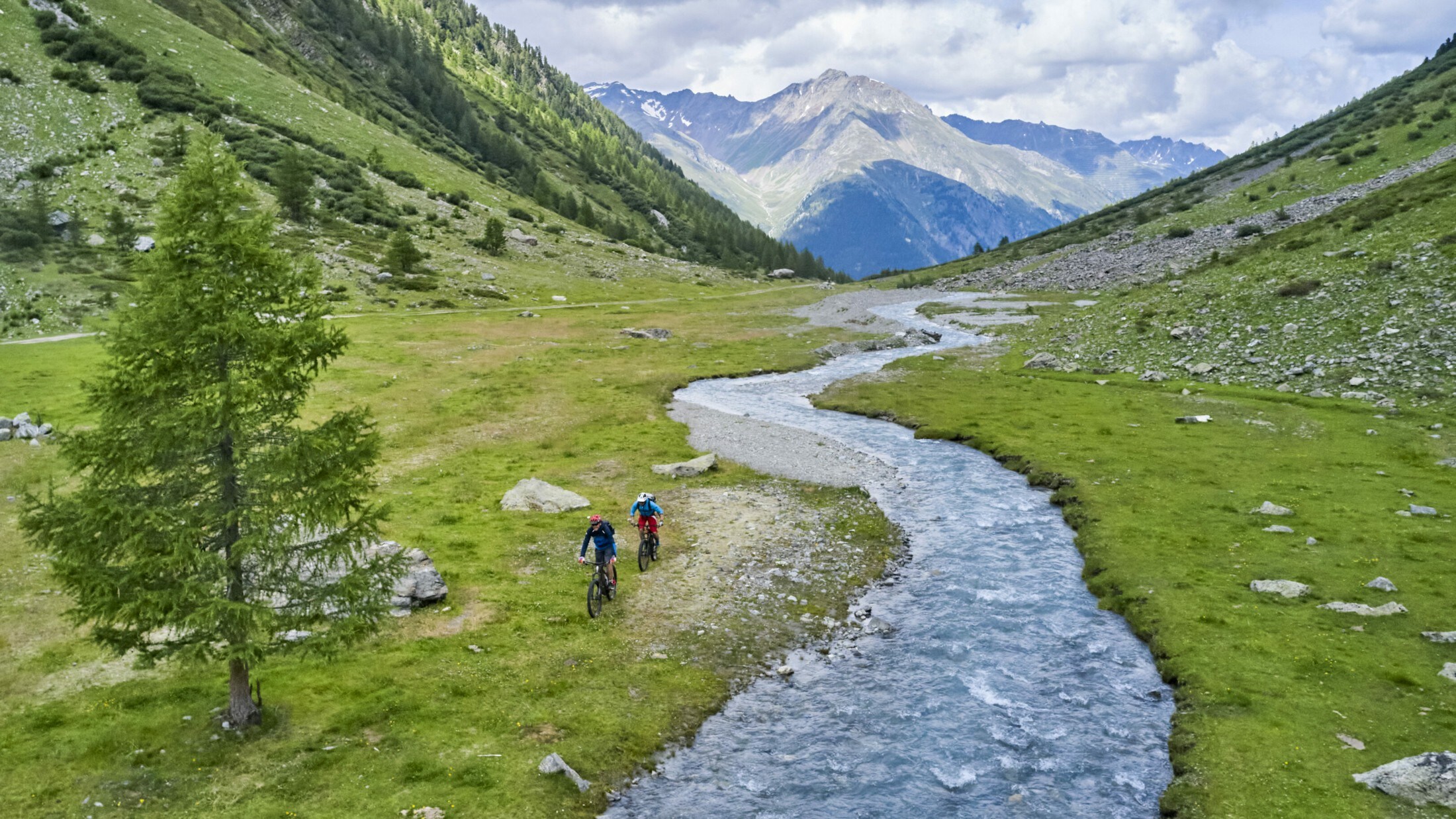 Nicht nur E-Biker fühlen sich im Tiroler Paznaun wohl, wo auch das legendäre Ischgl-Ironbike ...