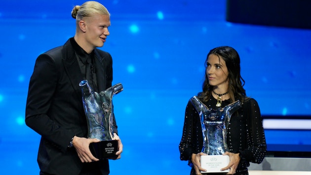 Die Sieger des Abends: Erling Haaland und Aitana Bonmati (Bild: Copyright 2023 The Associated Press. All rights reserved)