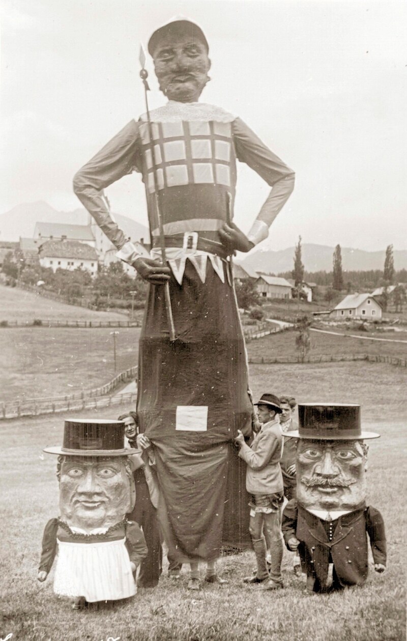 Neben der Tracht haben im Lungau auch die Riesenfiguren - allen voran Samson - einen besonderen Stellenwert. (Bild: Repro Archiv Roland Holitzky)