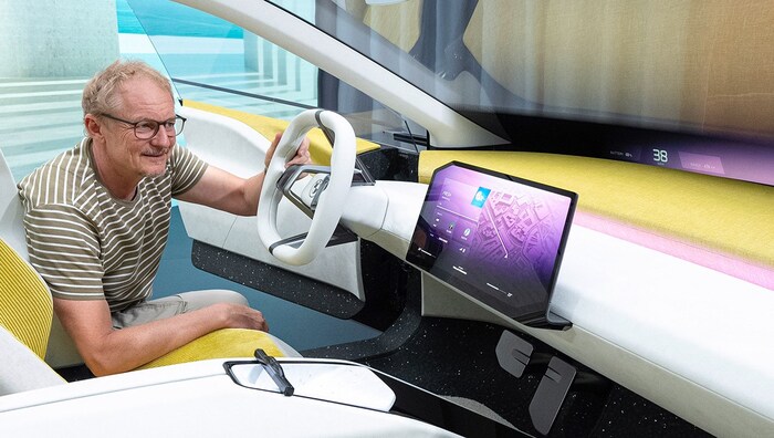 Mit „Panoramic Vision“ will BMW die Fahrzeugbedienung revolutionieren.