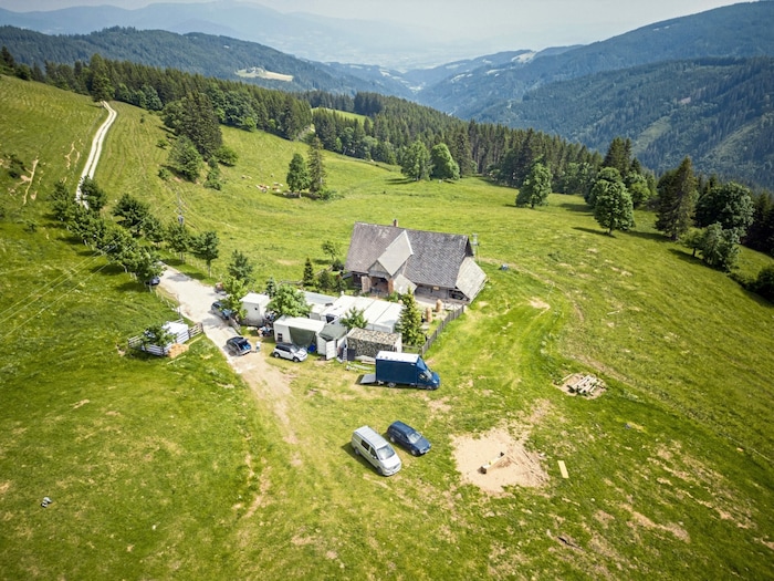 Das „Forsthaus Ramensau“ liegt auf 1300 Metern Seehöhe im Kärntner Lavantal