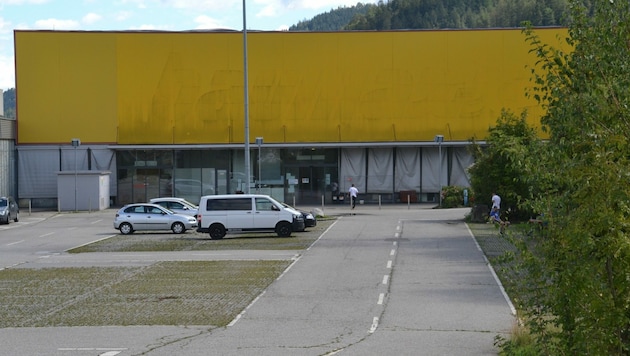 Die Baumaxhalle steht seit Mitte Juni leer - dabei bleibt es vorerst (Bild: Heinz Weeber)