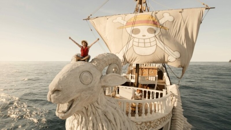 Das erste echte Schiff der Strohutbande, die Going Merry. (Bild: © 2023 Netflix, Inc.)