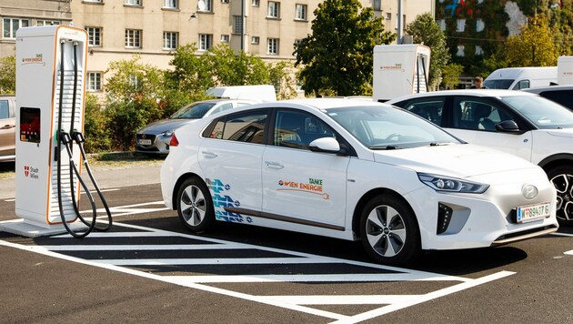 Bis 2040 wird es 60 Mal so viele Möglichkeiten zum Schnellladen von E-Autos brauchen wie jetzt. (Bild: Wien Energie/Max Kropitz)