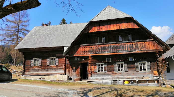 In der Steiermark konnte ein 300 Jahre altes Bauernhaus abgetragen werden, es soll auf die Alm ...